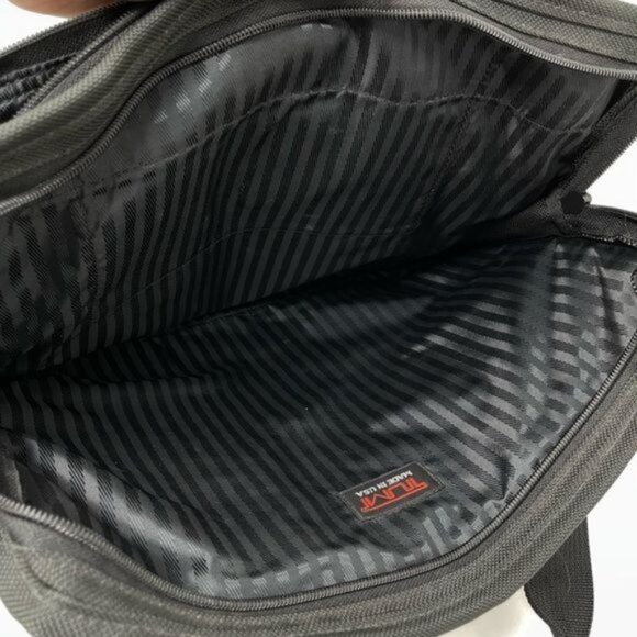 Tumi 207D3 Slim Black Nylon Ballistic Mini Laptop Ipad Computer Travel Bag - Picture 8 of 16